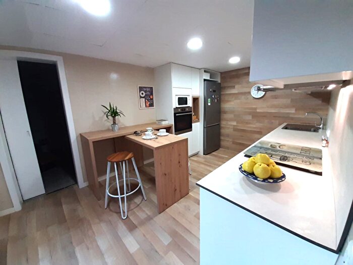 Casas en venta y pisos alquiler - 1