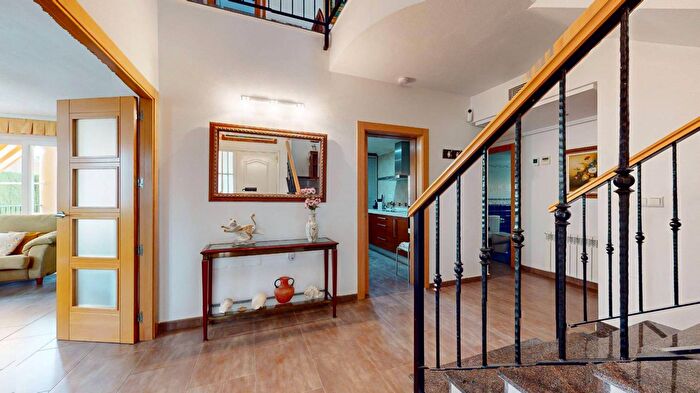 Casas en venta y pisos alquiler - 3