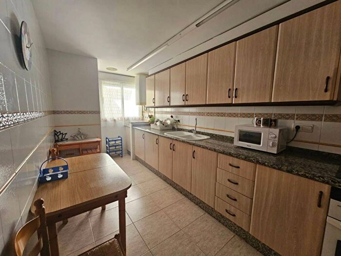 Casas en venta y pisos alquiler - 3