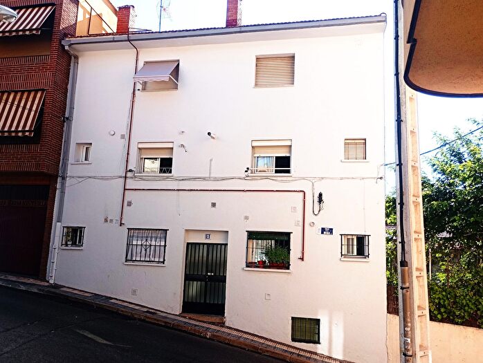 Casas en venta y pisos alquiler - 1