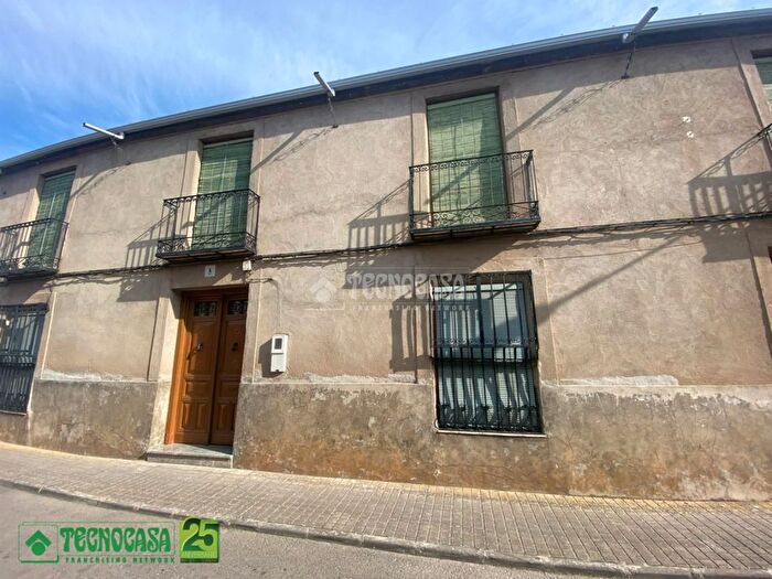 Casas en venta y pisos alquiler - 1