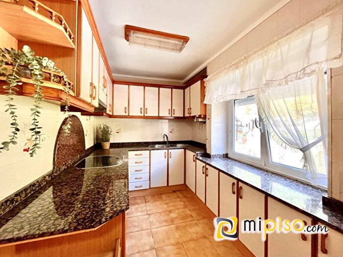 Piso en venta en Santoña, Cantabria de 5 habitaciones