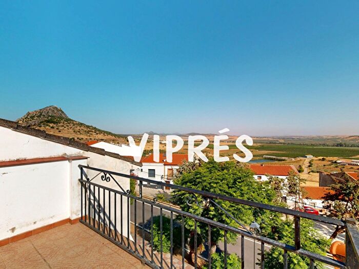Casa en venta en Alange, Badajoz de 5 habitaciones