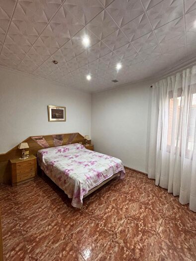 Casas en venta y pisos alquiler - 3