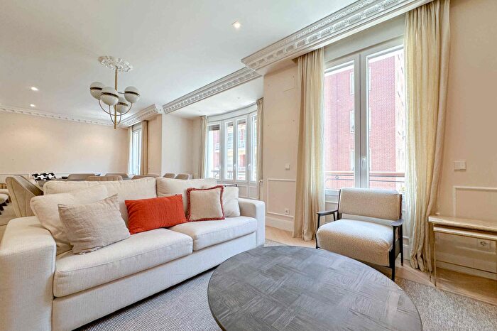 Piso en venta en Barrio de Salamanca, Castellana de 4 habitaciones
