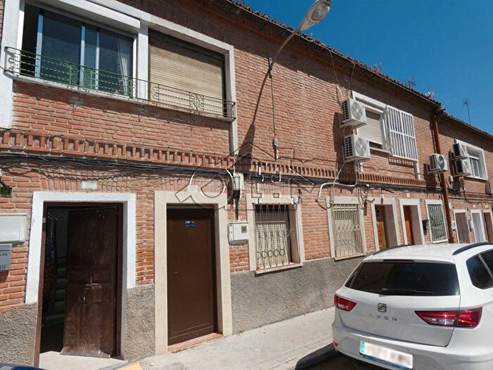 Casas en venta y pisos alquiler - 1