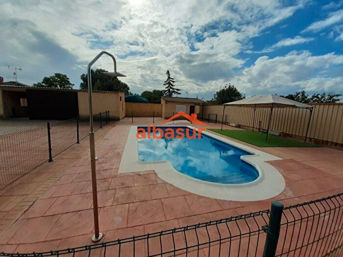 Casas en venta y pisos alquiler - 1