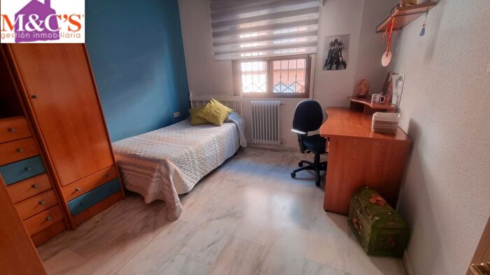 Casas en venta y pisos alquiler - 3