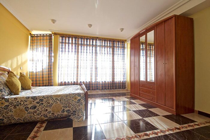 Casas en venta y pisos alquiler - 3