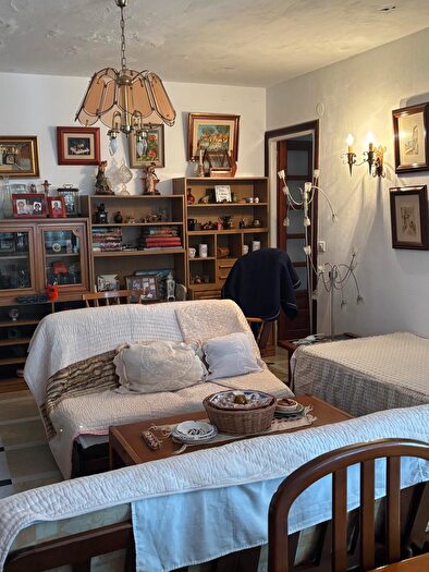 Casas en venta y pisos alquiler - 3
