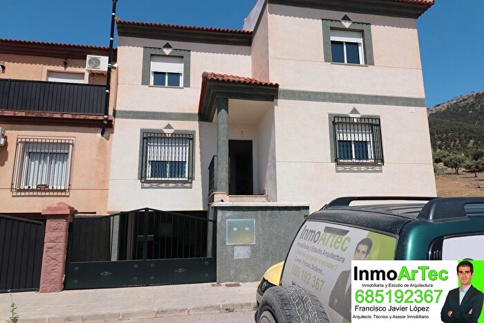Casa en venta en Íllora, Granada de 3 habitaciones