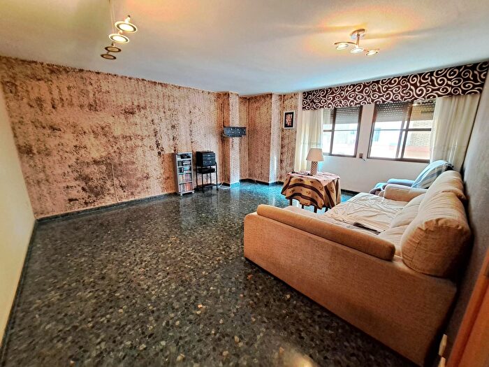 Casas en venta y pisos alquiler - 2