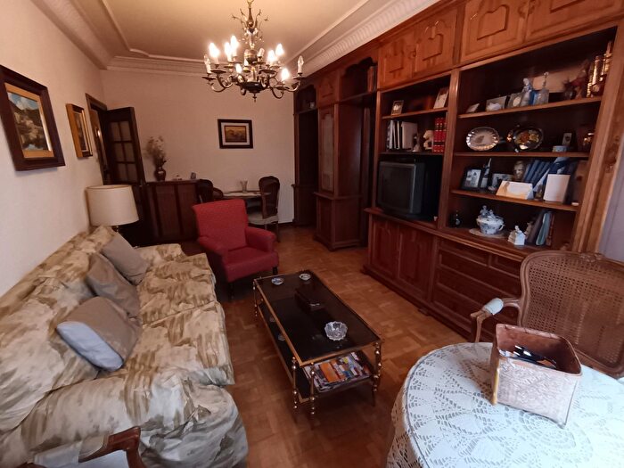 Casas en venta y pisos alquiler - 3