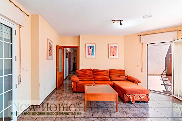 Casas en venta y pisos alquiler - 3