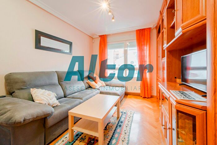 Casas en venta y pisos alquiler - 1