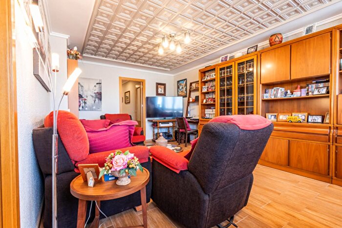 Casas en venta y pisos alquiler - 2