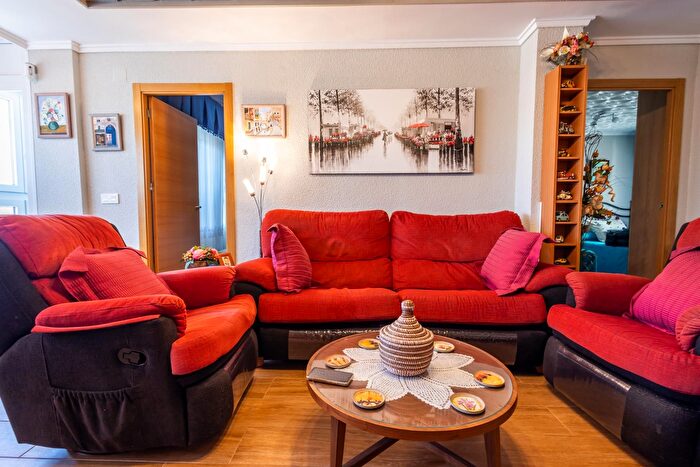 Casas en venta y pisos alquiler - 3