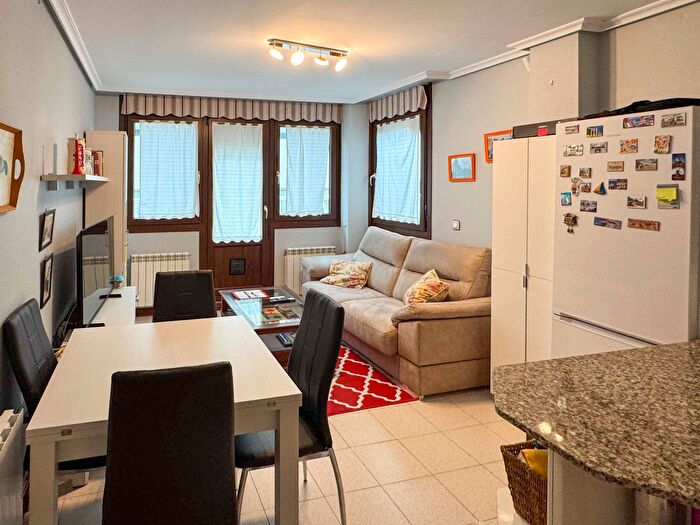 Casas en venta y pisos alquiler - 3