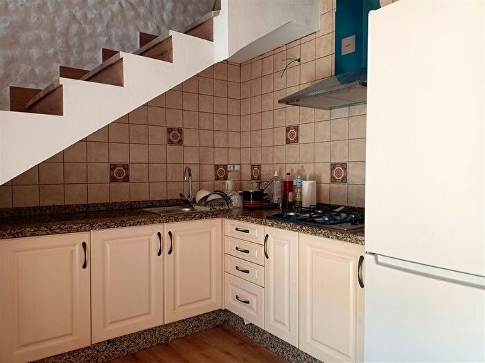Casas en venta y pisos alquiler - 2