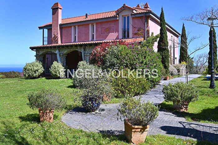 Casa en venta en Ruiloba, Cantabria de 6 habitaciones