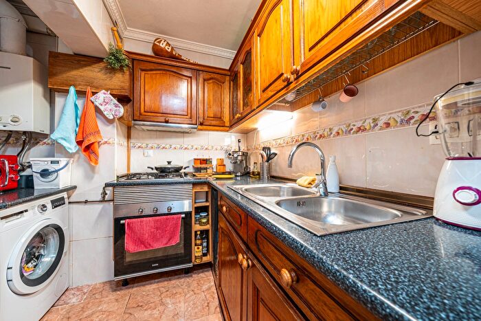 Casas en venta y pisos alquiler - 3