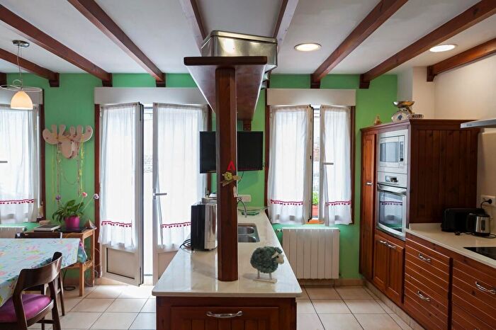 Casas en venta y pisos alquiler - 3