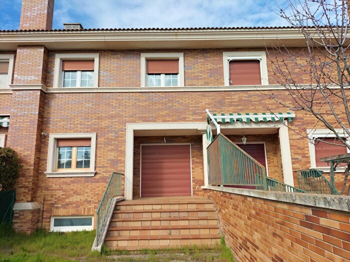 Casas en venta y pisos alquiler - 1