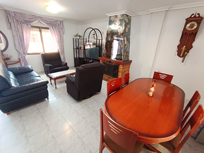 Casas en venta y pisos alquiler - 3