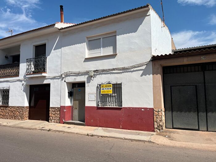 Casas en venta y pisos alquiler - 1