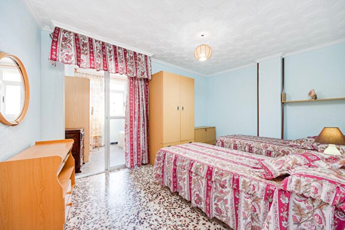 Casas en venta y pisos alquiler - 3