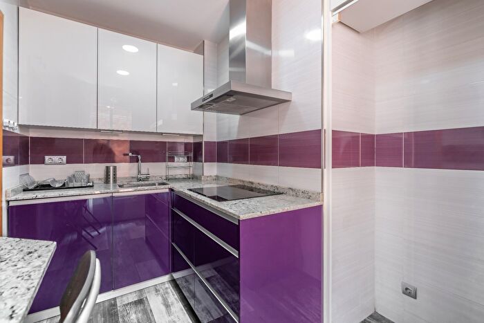 Casas en venta y pisos alquiler - 3
