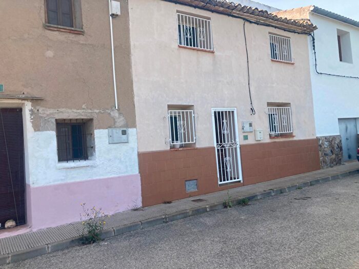 Casa en venta en Campo de Mirra El Camp de Mirra, Alicante de 4 habitaciones