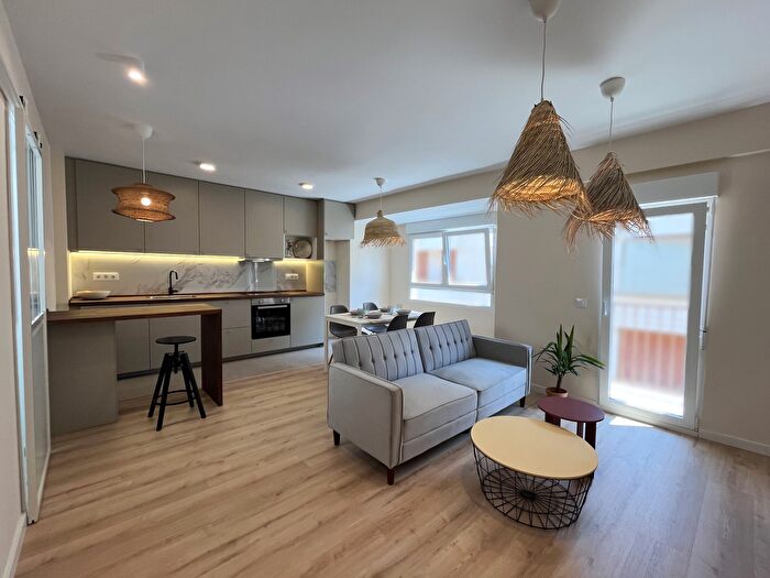 Casas en venta y pisos alquiler - 1