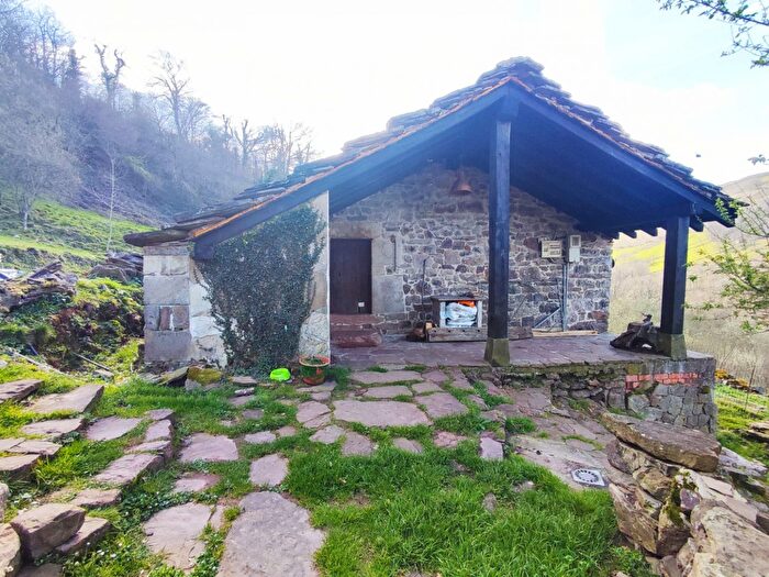 Casa en venta en San Pedro del Romeral, Cantabria de 1 habitacion