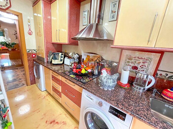 Casas en venta y pisos alquiler - 2
