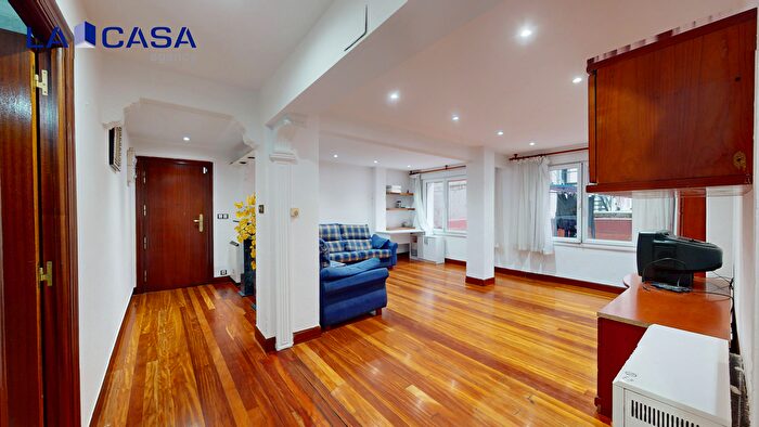 Casas en venta y pisos alquiler - 3