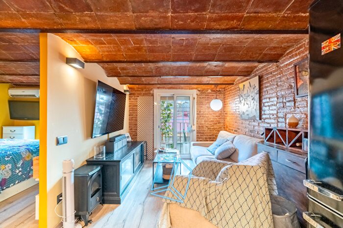 Casas en venta y pisos alquiler - 1
