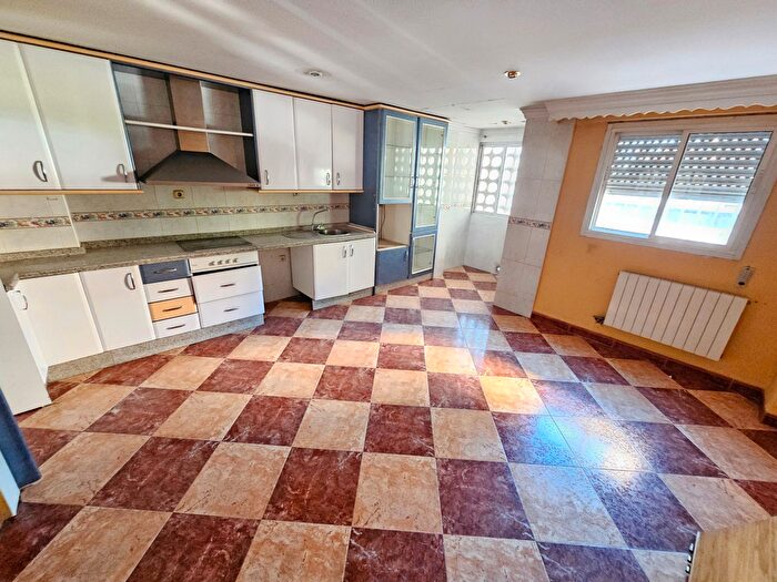Casas en venta y pisos alquiler - 2