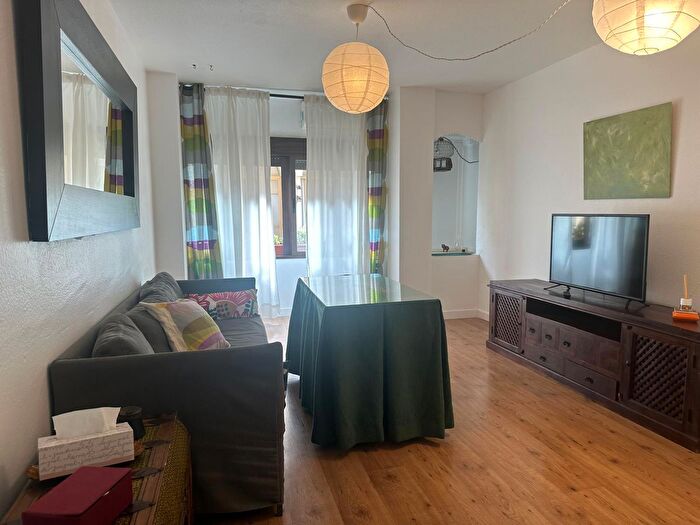 Casas en venta y pisos alquiler - 1