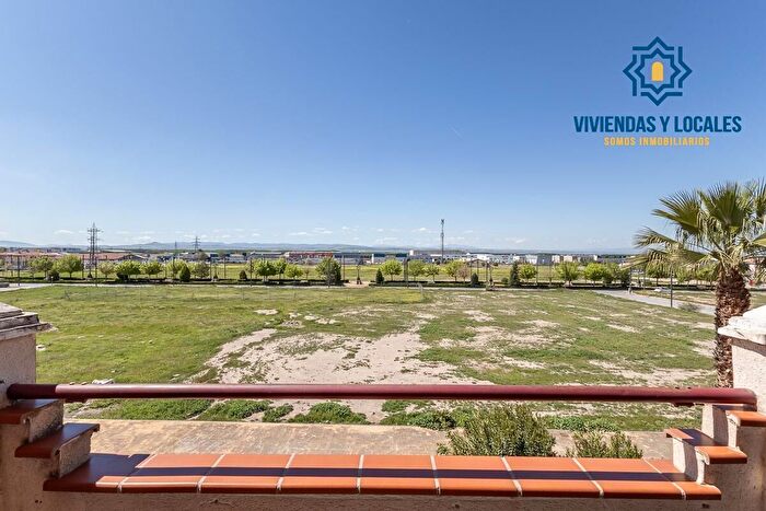 Casas en venta y pisos alquiler - 3