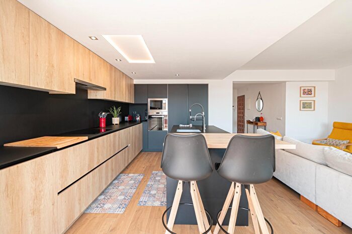Casas en venta y pisos alquiler - 3