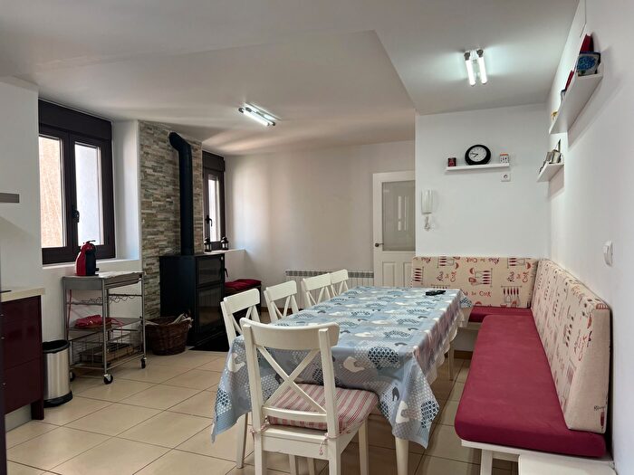 Casas en venta y pisos alquiler - 1