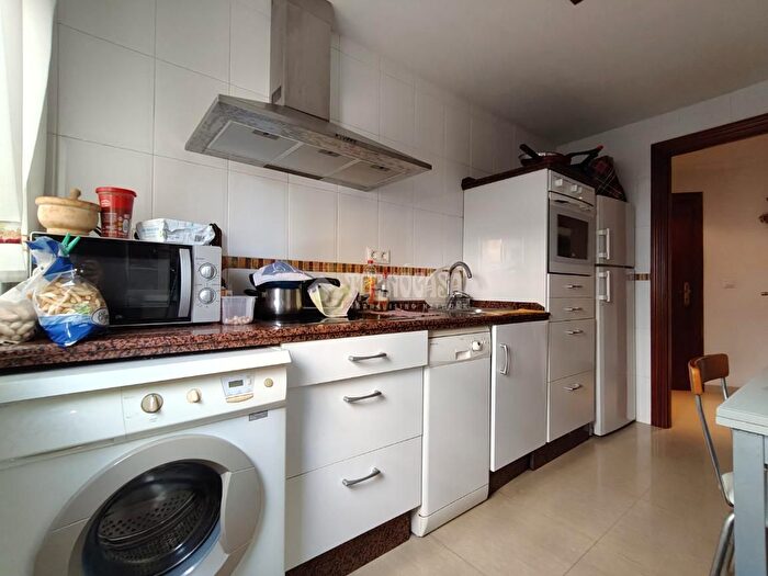 Casas en venta y pisos alquiler - 3