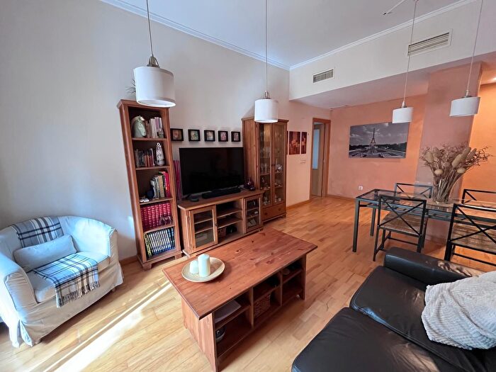 Casas en venta y pisos alquiler - 1