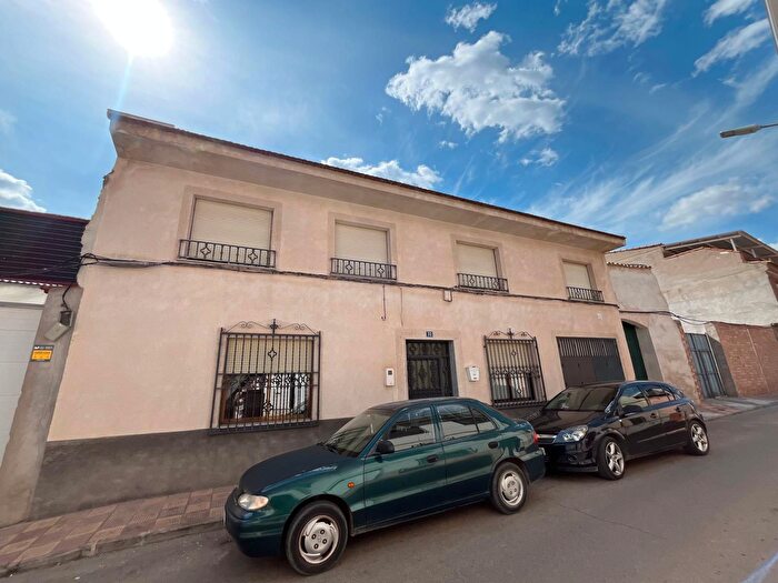 Casas en venta y pisos alquiler - 2