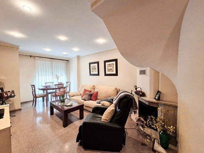 Casas en venta y pisos alquiler - 1