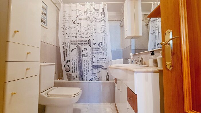 Casas en venta y pisos alquiler - 3
