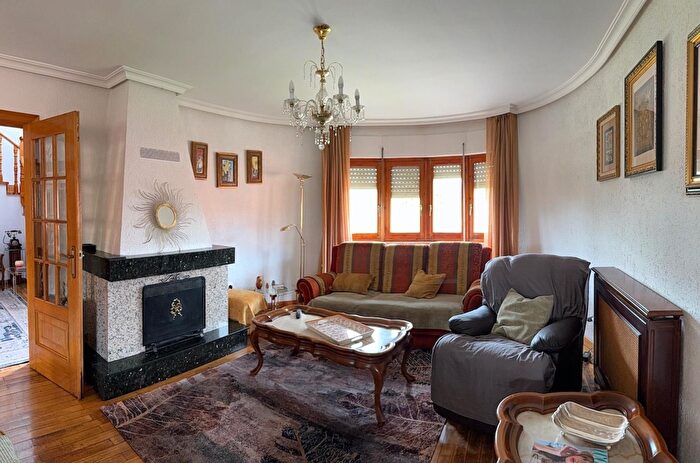 Casas en venta y pisos alquiler - 3