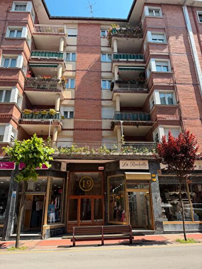 Casas en venta y pisos alquiler - 1
