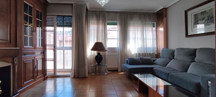 Casas en venta y pisos alquiler - 1